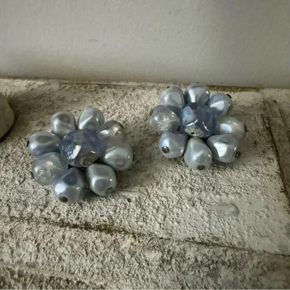 Vintage  costume clip on statement earrings powder blue pearls - Picture 2 of 6